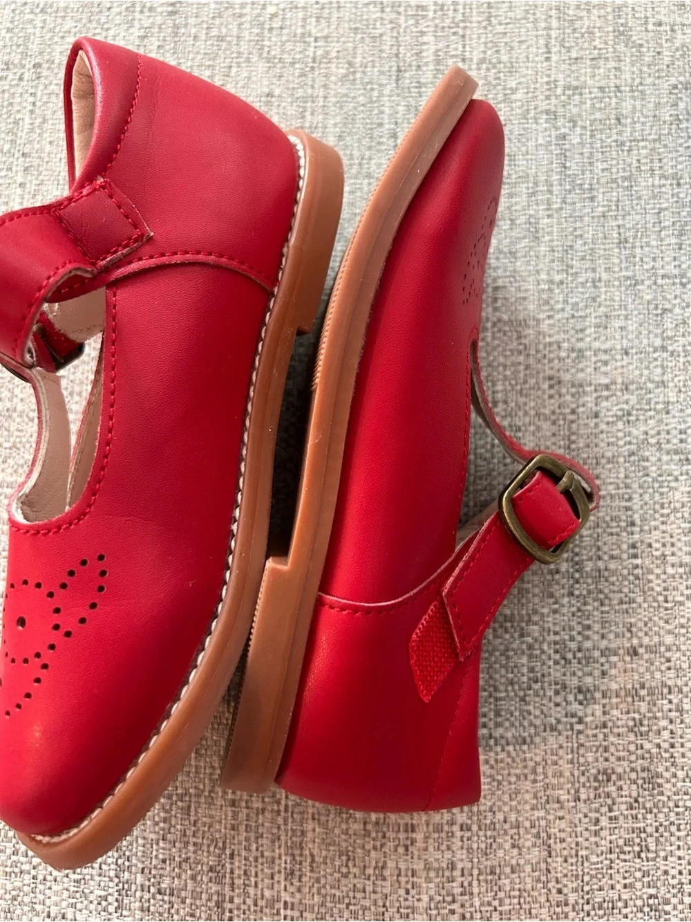 Kiderence Little Girls' Red Mary Jane’s Oxford Dress Shoes with Buckle. Size 9M